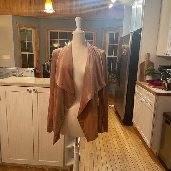 Gorgeous Velvet Dusty Rose Jacket! So soft and feminine. Chic Draping - Picture 9 of 10